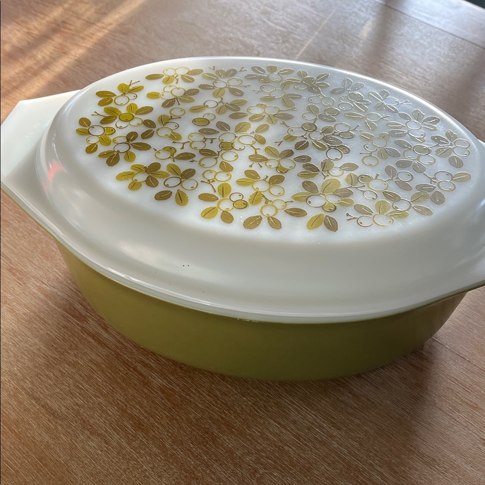 Vintage PYREX ‘Verde Olive’ 2.5 qt. Casserole Dish